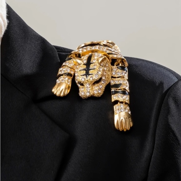 Gorgeous Large Luxury Rhinestone Tiger Zinc Alloy Brooch - Picture 11 of 13